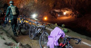 Search and rescue team, NAVY divers have resumed their search for a young football team who have been trapped inside a flooded cave in northern Thailand for five days now.