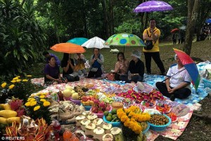 Search and rescue team, NAVY divers have resumed their search for a young football team who have been trapped inside a flooded cave in northern Thailand for five days now.