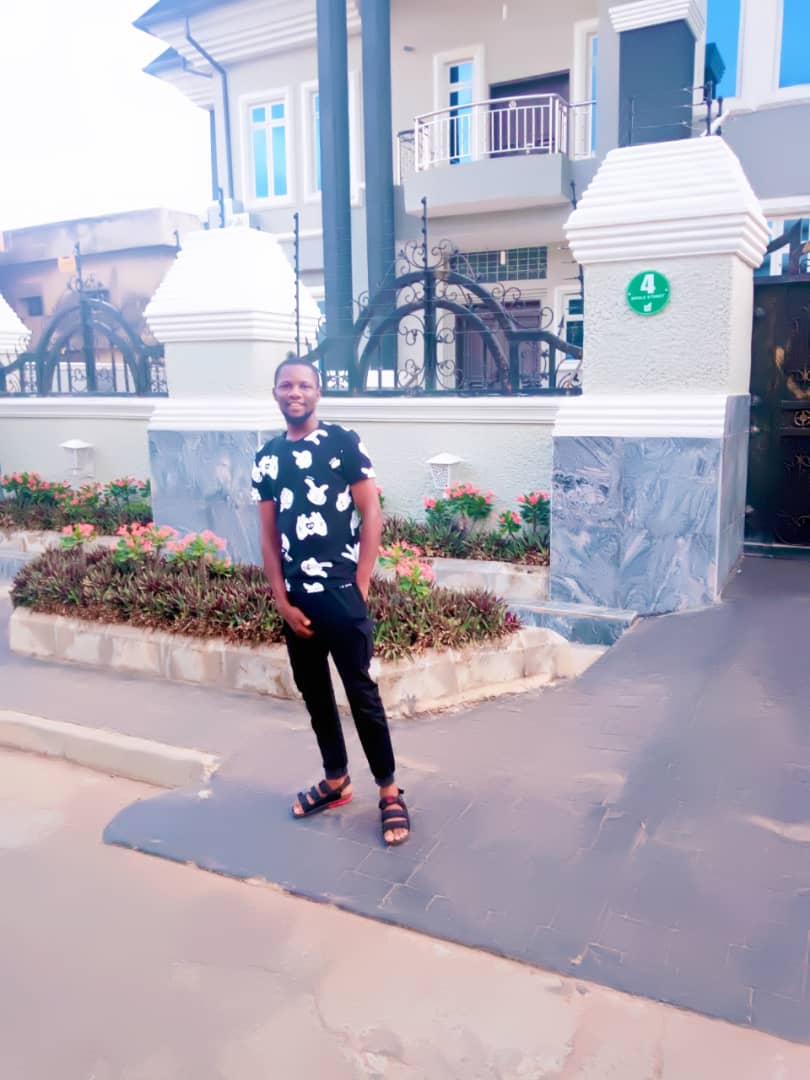 Naijafinix Face Of The Week:- Meet Emmanuel Arinze, A Young First Class Business Man In Abuja