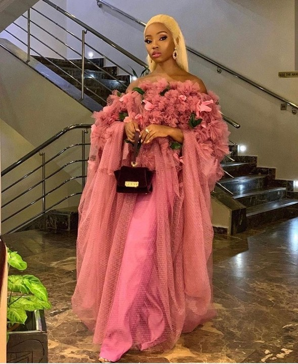 BBNaija star, BamBam stuns us fabulously as she steps out in this super-gorgeous magical outfit, looking breath-takingly beautiful… She rocks a blonde hair which gave her an outright diverse beautiful look.