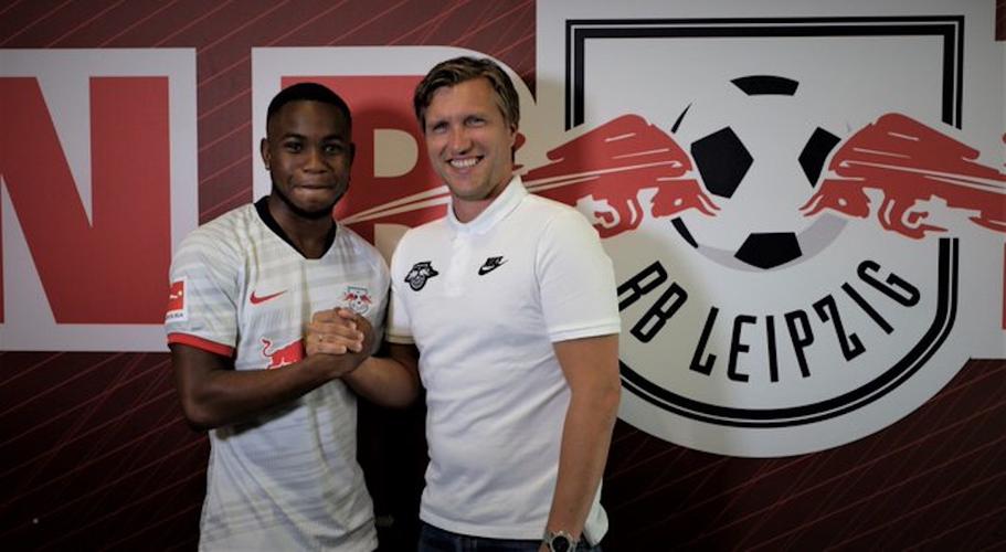 RB Leipzig summer signing Ademola Lookman is mulling to play for Super Eagles ahead of England in international football, according to Sky Sports. The Nigerian Football Federation led by Mr Amaju Pinnick has approached England U21 about the possibility who was born in south London, qualifying to represent three-time Africa Champions through his parents. Lookman recently breaks Nigeria transfer record held by Ahmed Musa’s switch to Leicester City in the summer of 2016 wich £16.6million from the deal after completing a £22.5million move to RB Leipzig from Premier League side Everton. Former Charlton Athletic star visits Lagos State this summer vacation after he was overlooked for the England squad for U-21 European Championship but the forward spent the second half of the 2017-18 season on loan at Red Bull Arena where impressing with five goals in 11 games and made a permanent move to Germany this summer by penning a five-year contract with the Bundesliga side.Lookman makes 36 Premier League appearances for the Toffees since joining in 2017 and has been capped by the Three Lions at U19, U20 and U21 level and would follow in the footsteps of Victor Moses and Alex Iwobi who both represented England at youth level before playing for Super Eagles.