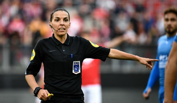 Stephanie Frappart would become the first woman to officiate a major men’s match organised by UEFA, when she takes charge of the Liverpool v Chelsea Super Cup clash in Istanbul on Aug. 14. Frapper, 35-year-old refereed the recent Women’s World Cup final between the United States and the Netherlands in her native France. She has previously worked in the men’s League 1 in the country and is in the pool of French referees for the coming season. “I have said on many occasions that the potential for women’s football has no limits. “I am delighted that Stephanie Frappart has been appointed to officiate at this year’s UEFA Super Cup along with assistant referees, Manuela Nicolosi and Michelle O’Neal,’’ said Aleksander Ceferin, President of the European governing body. UEFA Referee Chief, Roberto Rosetti, said Frappart `fully deserves’ the opportunity of officiating the Super Cup.