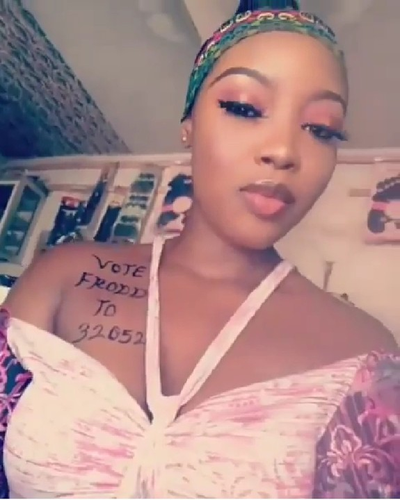 A pretty lady who is rooting for the entertaining house, Frodd crested ‘Vote Frodd To 32052’ on her chest. The slay queen was spotted in the video vibing to Davido’s song, Blow My Mind. She’s sure a true fan of #TeamFrodd.