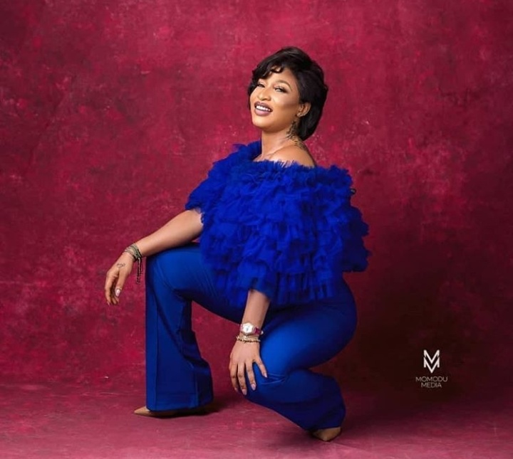 Actress Tonto Dikeh who is a mother of one, strikes poses as she dazzles in all blue. She rocks in a ruffle blue blouse with a matching pant trouser.