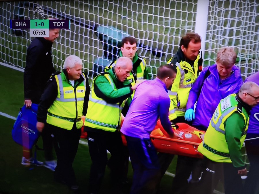 Tottenham goalkeeper Hugo Lloris suffered a gruesome elbow injury as Tottenham went 1-0 down early on against Brighton, MySportDab reports. Lloris was caught out by a long range effort as he dropped the ball at the feet of Neal Maupay for the opener. But he fell awkwardly as he back-pedalled into his own net, with his left arm awkwardly twisting the wrong way as he landed. The French goalkeeper visibly screamed in agony and was given oxygen on the field as he was treated for a substantial period of time and stretchered off. Lloris, Tottenham’s captain, was replaced by Paulo Gazzaniga and give a standing ovation as he was taken from the pitch. According to BT Sport, he was screaming in agony as he was carried through the tunnel and given extra morphine to counter the pain before being taken to hospital via ambulance.