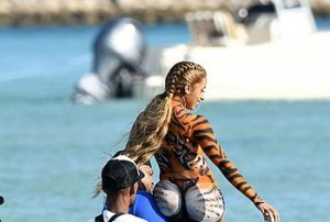 Did we see a pussy- cat? We thought we saw a pussy- cat! Oh, no it is Cardi B, with full body paint, dancing and twerking on the beach, showing that big, round ass and hot cameltoe to everyone and obviously having tons of fun with friends.