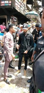 Nigerian Rapper, Chibuzor Nelson Azubuike, better known by his stage name Phyno, has visited the scene of Onitsha fire outbreak Phyno who visited the victims today, Monday, November 4, sympathized with the victims and promised to render some financial assistance to them. Recall that On Wednesday, 16th October, around 12pm, a truck conveying premium motor spirit (pms) lost control and rammed into the fence of Toronto Hospital, Upper-Iweka, Onitsha. It was gathered that the tanker lost control and fell inside the drainage channel at MCC bus stop near Toronto Hospital, Upper-Iweka, Onitsha and later burst into flames. The fire quickly escalated into the nearby Ochanja Market destroying lives and properties worth millions of Naira. See all photos from Phyno’s visit below…