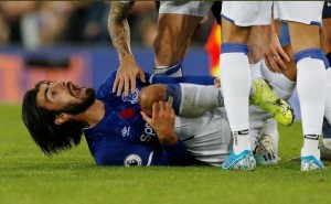 Everton midfielder Andre Gomez on Sunday evening suffered a nasty ankle injury after colliding his leg with Tottenham midfielder Heung-Min Son during an EPL match. Gomes was injured a little over 10 minutes from time following a challenge by Tottenham’s Heung-Min Son and collision with Serge Aurier, who was later sent off after review by VAR. Son looked distraught after seeing the injury and started crying after he was red carded, while Gomes was immediately stretchered off to the hospital for immediate surgery.