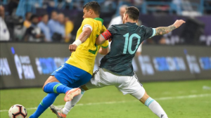 Brazil captain Thiago Silva was left angry and launched an attack on Lionel Messi after the slim defeat to Argentina in the Superclasico in Saudi Arabia friendly match. Messi scored from the penalty spot that gave Argentina the 1-0 victory over Brazil and the PSG defender was of the view that Messi benefitted from his universal p