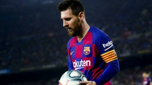 Former Boca Juniors goalkeeper Hugo Gatti has claimed that the only way Lionel Messi can prove he is the best player in the world is to move to Real Madrid and show that he can achieve what Cristiano Ronaldo did. Although Messi produced a spectacular performance in Barcelona’s 5-1 win against Real Valladolid on Tuesday – scoring a brace and assisting another two – his compatriot isn’t convinced that he can do the same against big clubs. “It seems as if I am anti-Argentine, but until Messi plays in the big games, he will continue to be a player of home games,” Gatti told the TV show ‘El Chiringuito de Jugones’. “He has to have balls to go to Real Madrid and prove everything there like Cristiano [Ronaldo did]. “Otherwise he will be just one more [player]. “Cristiano went to the best club in the world. Messi plays at home, on his pitch with everything [that comes with that in terms of home comforts]. “Let him play in the Champions League and the World Cup, otherwise he will always be one more. “When he plays there, he will fight with [Johan] Cruyff, [Diego] Maradona and Pele. “Messi plays when they let him play. It’s very easy to play with everything in your favour at home.”