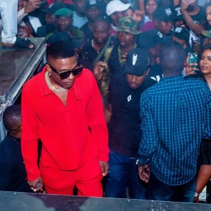    Starboy front man, Wizkid steps out as father christmas with his crew to his concert that hold yesterday in Abuja.