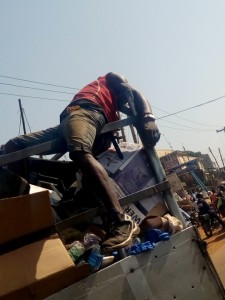 This man was spotted at maraba Abuja keffi Road, 8am this morning…