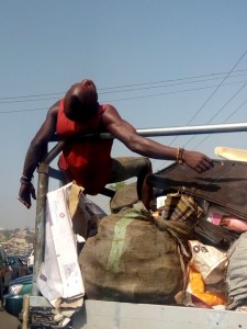 This man was spotted at maraba Abuja keffi Road, 8am this morning…