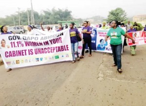 Hundreds of women  on Monday besieged the  Ogun State  Governor’s Office, Oke-Mosan, Abeokuta  with mats and stoves to protest the composition of the commissioners’ list released by Governor Dapo Abiodun.