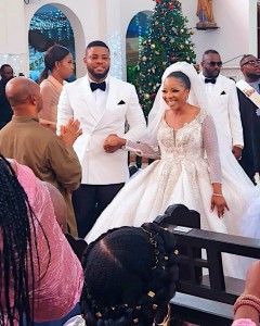 Sandra Ikeji Weds Arinze With 200 Bridesmaids (white Wedding Pictures)