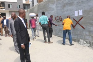    The Lagos State Government has arrested 14 illegal sand dredgers on the shoreline of Ikoyi-Lekki axis at Banana Island during a compliance enforcement exercise conducted by the Ministry of Waterfront