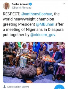 President Buhari met with Nigerians living in the United Kingdom today in London and Anthony Joshua was in attendance.   Anthony Joshua greeted President Buhari in a special way by prostrating for him and also took a selfie with him.