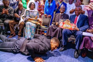 President Buhari met with Nigerians living in the United Kingdom today in London and Anthony Joshua was in attendance.   Anthony Joshua greeted President Buhari in a special way by prostrating for him and also took a selfie with him.