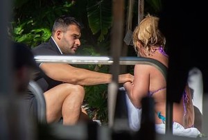 Britney Spears Caught Sunbathing In Bikini With Boyfriend