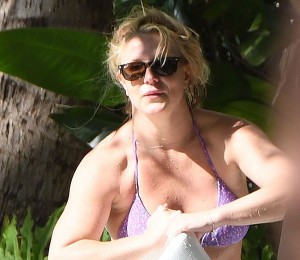 Britney Spears Caught Sunbathing In Bikini With Boyfriend