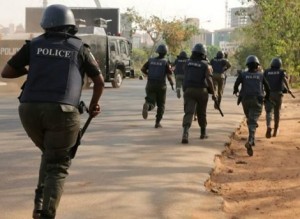 Armed police men on Friday in Makurdi manhandled journalists covering the peaceful protest by the Tiv Youths Organization, TYO, against the alleged verbal assault on the paramount ruler of the Tiv tribe, Tor Tiv Prof. James Ayatse by the Minister of Special Duties and Inter-Governmental Affairs, Senator George Akume.