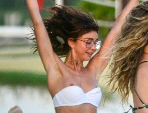 Sarah Hyland Nude And Bikini Beach Photos