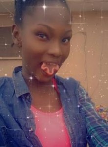 Her Username is Datweird Kia La and she posted this picture as her profile photo, which has got everyone talking on how she managed to get her Tongue to that shape or if it is Natural. Posted with the caption #AREYOWEIRD?