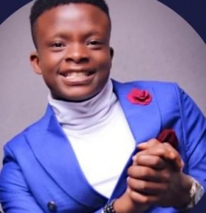 A Nigerian gospel musician, Oliver Praise has warned parents to stop sexualizing their children by making them wear bum shorts. According to him, putti