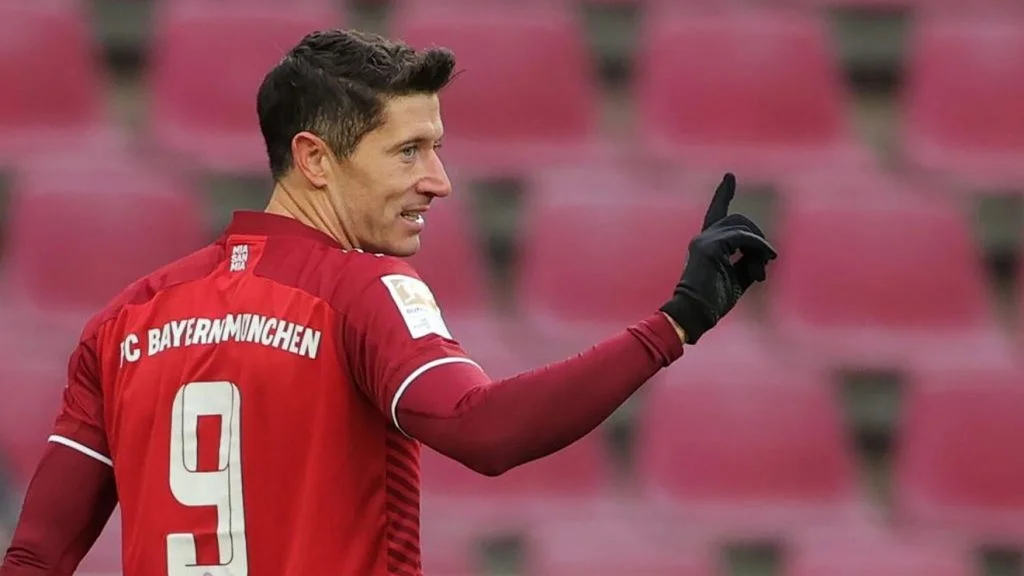 Lewandowski Wants To Join Barcelona Because Of Benzema – Cezary Kucharski