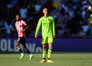 Ronaldo Snubs Manchester United Fans After 4-0 Defeat At Brentford