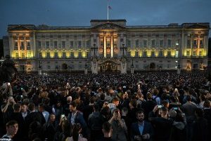 People Gather Outside Buckingham, Windsor, And Balmoral To Mourn The Queen