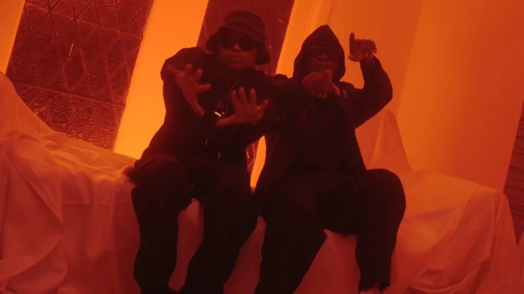 bBlxckie – Sneaky (Video) ft. A-Reece