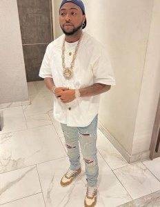 Davido’s Fan Allegedly Uses ‘Juju’ To Call Him Back Online (Video)