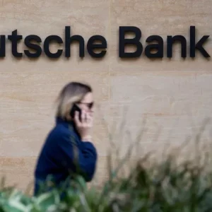 Deutsche Bank share slide reignites worries among investors