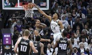 NBA: Giannis Antetokounmpo leads Milwaukee Bucks to win on injury return