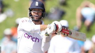 Ben Foakes: England wicketkeeper misses Surrey game with back complaint