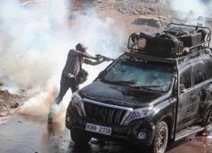 Policeman investigated for tear-gassing reporters - Kenya police