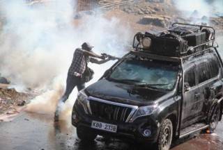 Policeman investigated for tear-gassing reporters - Kenya police