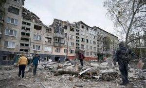 Ukraine war: Civilians killed in Russian strike on Ukraine homes