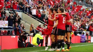 Marc Skinner Man Utd need 'two great swings' to win first WSL title