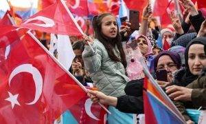 Turkey elections: Erdogan and Kilicdaroglu offer stark choices for presidency