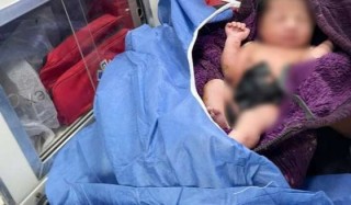 Bus of migrants help mother give birth before being detained in Mexico