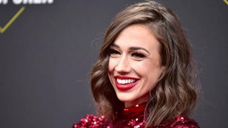 Colleen Ballinger: YouTube star writes song to respond to accusing fans