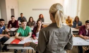 College lecturers' pay offer unacceptable - union