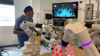 New surgical robot used for first procedures in Swindon