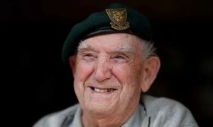 Léon Gautier: Last French D-Day fighter dies aged 100