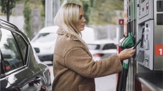 Supermarkets forced to publish live fuel prices to cut costs