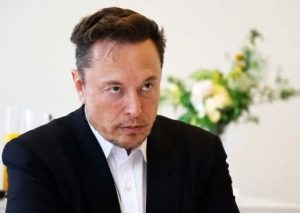 Thousands of Twitter users report problems accessing site as Elon Musk says new limits have been installed