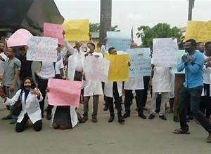 As a LUTH colleague collapses and dies after being overworked and placed on duty for three days, doctors in Lagos State threaten to strike.