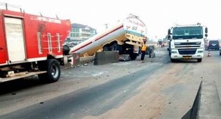 the Lagos-Ibadan road is congested as a truck carrying diesel crashes.